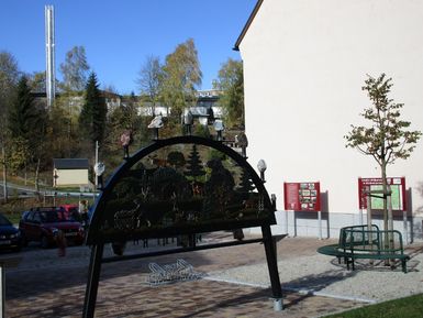 VD gestalteter Dorfplatz Tannenbergsthal Treffpunkt